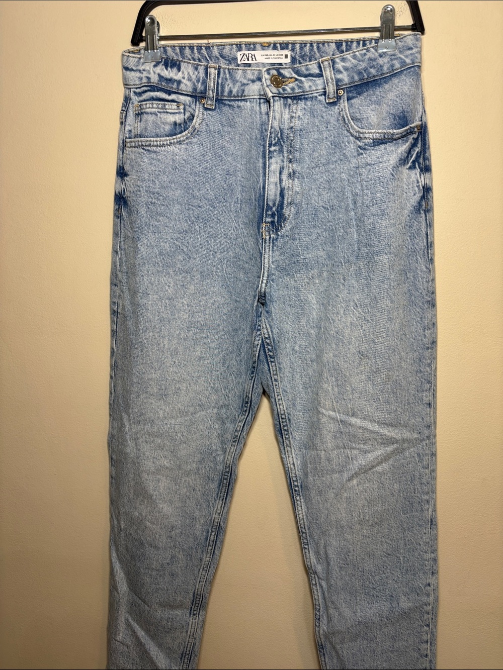Zara Light Wash Relaxed Jeans